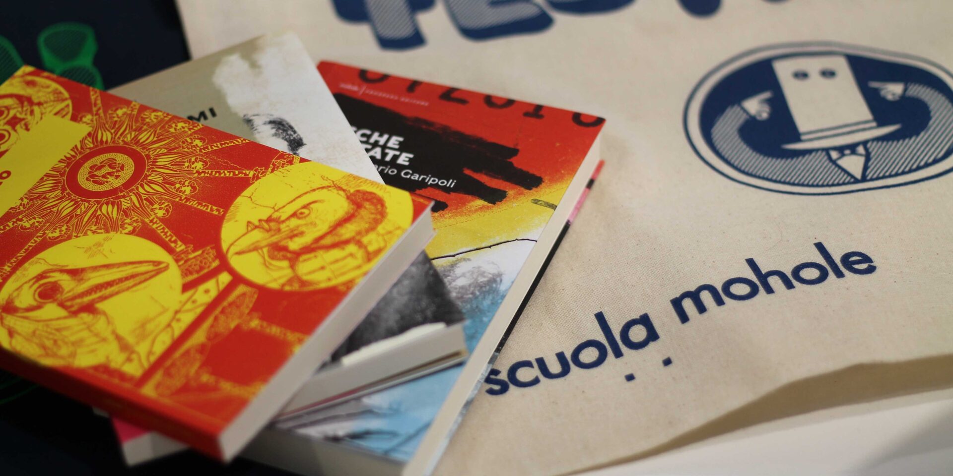 immagine di pubblicazioni per lo stand di Scuola Mohole al BookPride