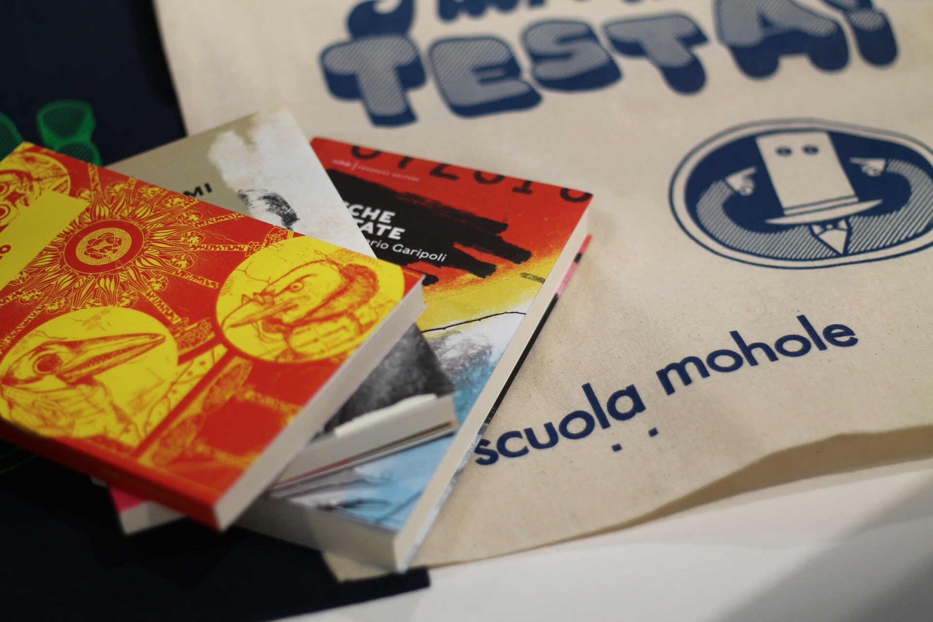 immagine di pubblicazioni per lo stand di Scuola Mohole al BookPride