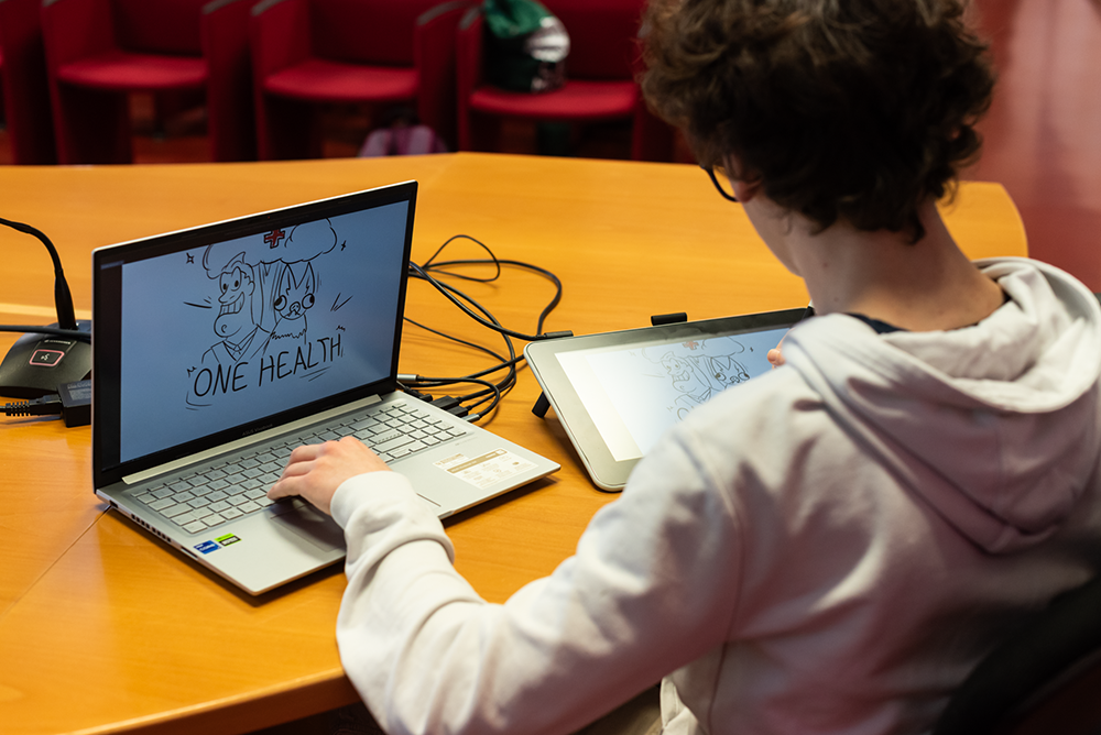 Lo studente di fumetto Gabriele Mauri impegnato in una sessione di live sketch presso l'evento MUSA