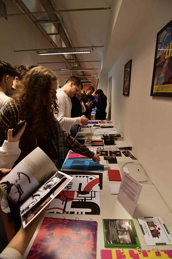 Studenti e studentesse durante il Nothing Festival