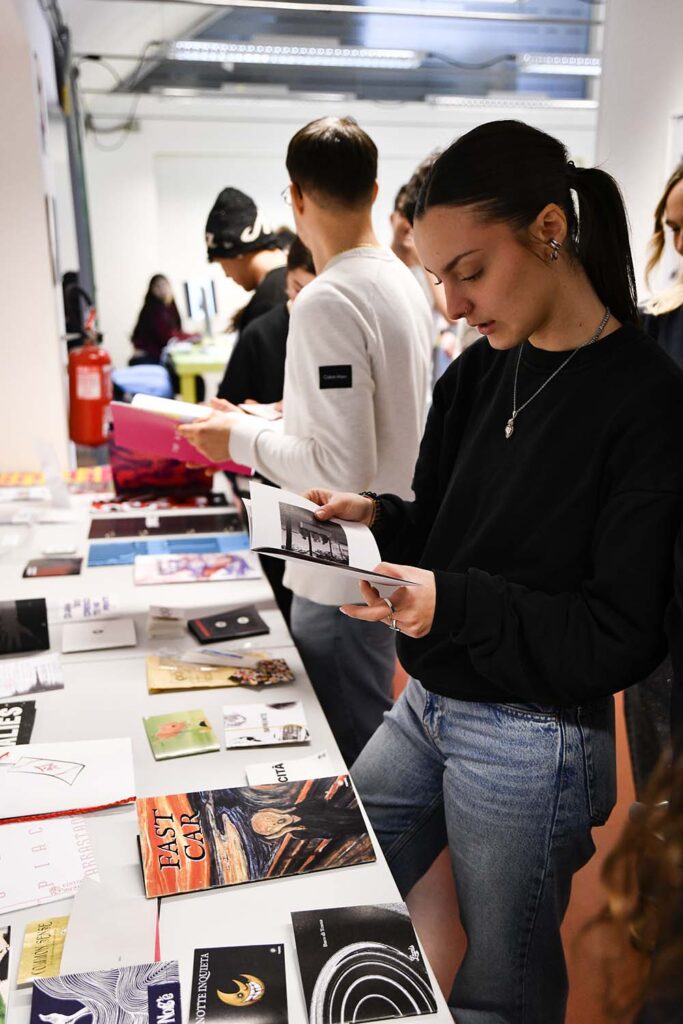 Studenti e studentesse durante il Nothing Festival